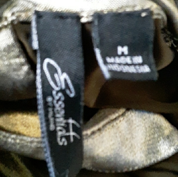 🌺Gold essentials top💛 - Picture 4 of 7